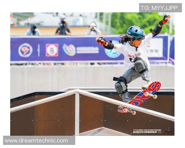 南京滑板队在极限运动世界杯中的默契配合与精彩表现分析